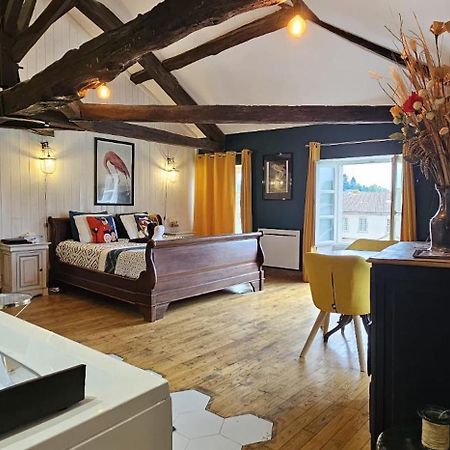 Suite Penthouse Romantique, Confolens, Charente ภายนอก รูปภาพ