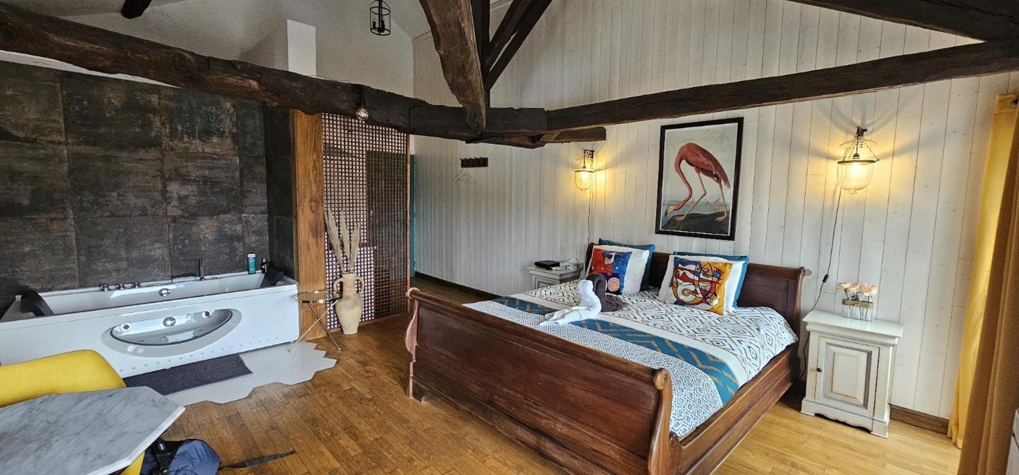 Suite Penthouse Romantique, Confolens, Charente ภายนอก รูปภาพ
