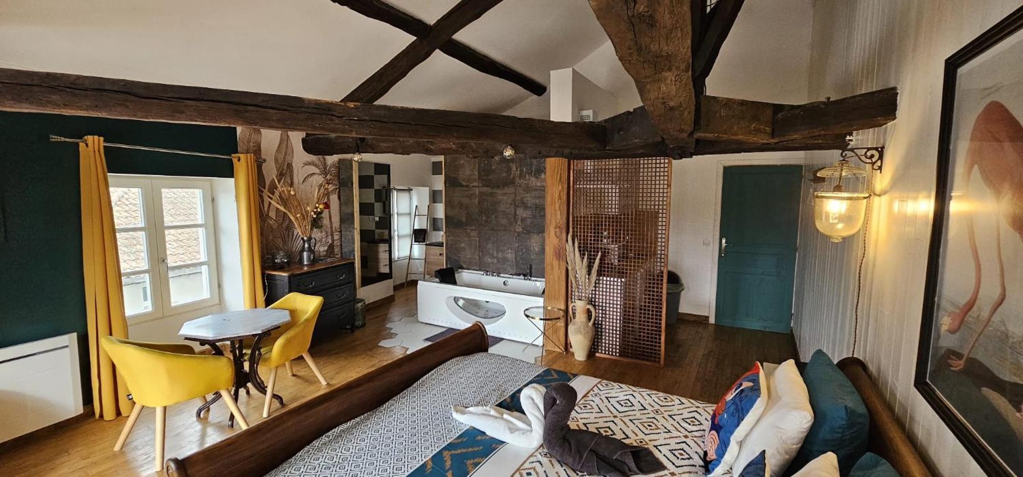 Suite Penthouse Romantique, Confolens, Charente ภายนอก รูปภาพ